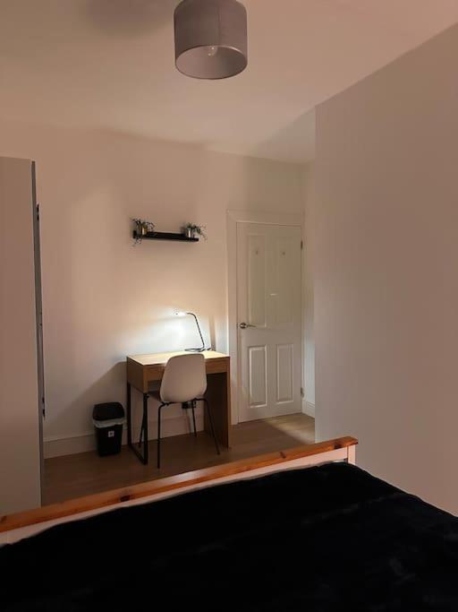 Manor Court Apartment Londra Exterior foto